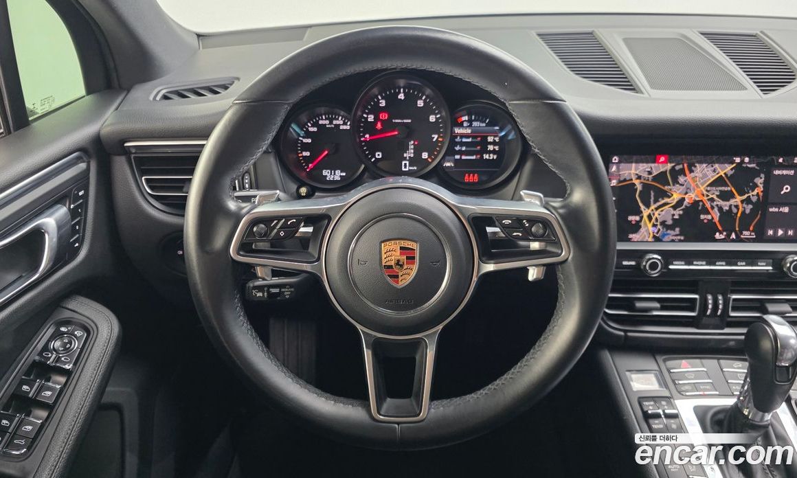 Porsche Macan фото 13