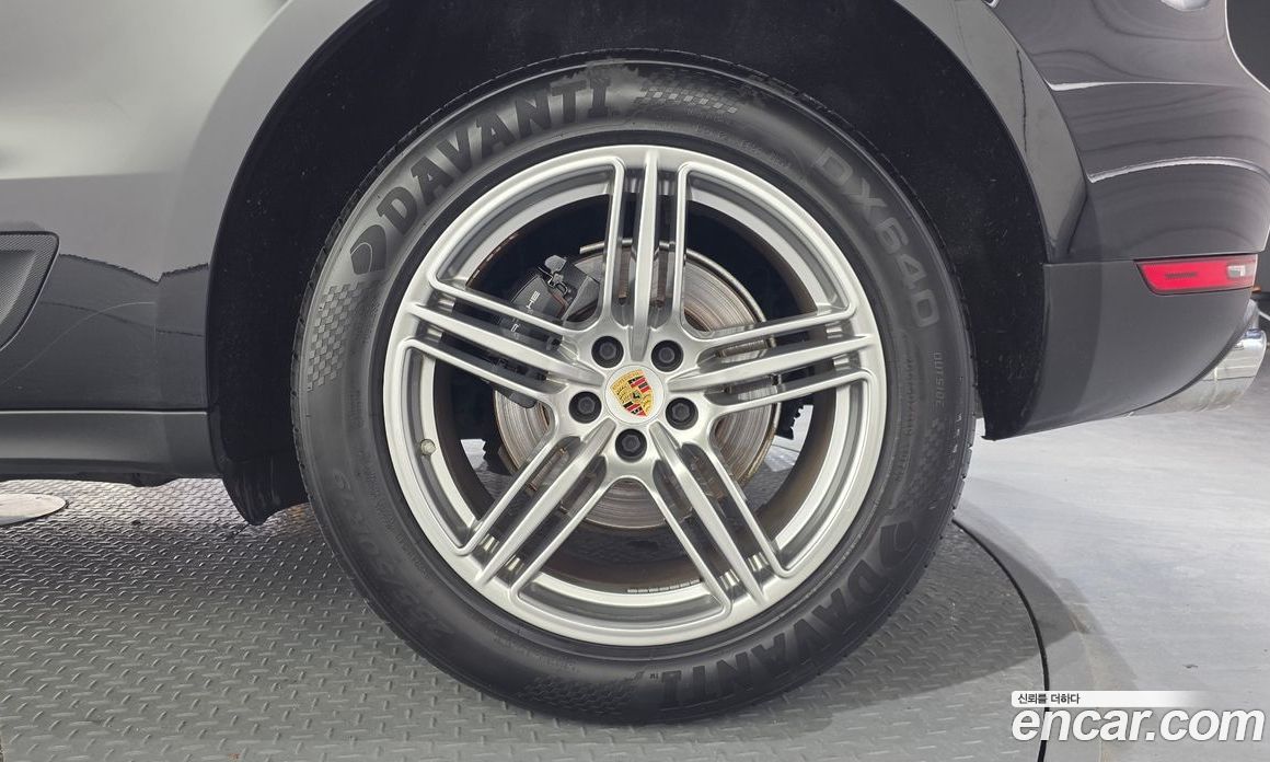 Porsche Macan фото 21