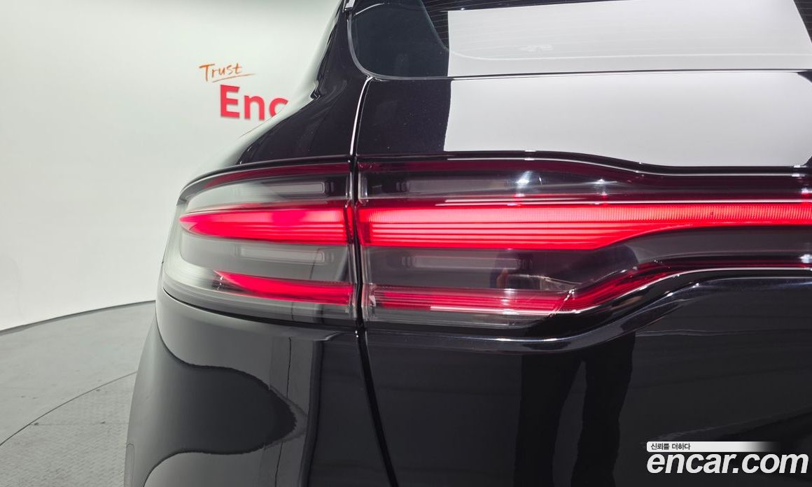 Porsche Macan фото 23