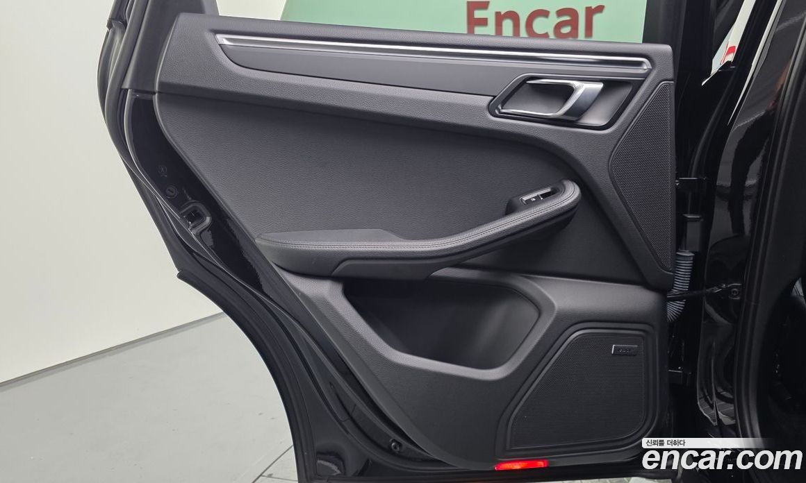 Porsche Macan фото 25