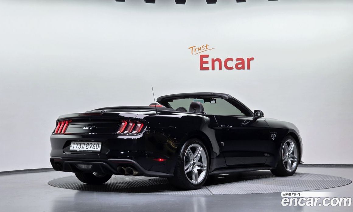 Ford Mustang фото 2