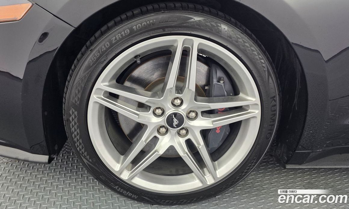 Ford Mustang фото 5
