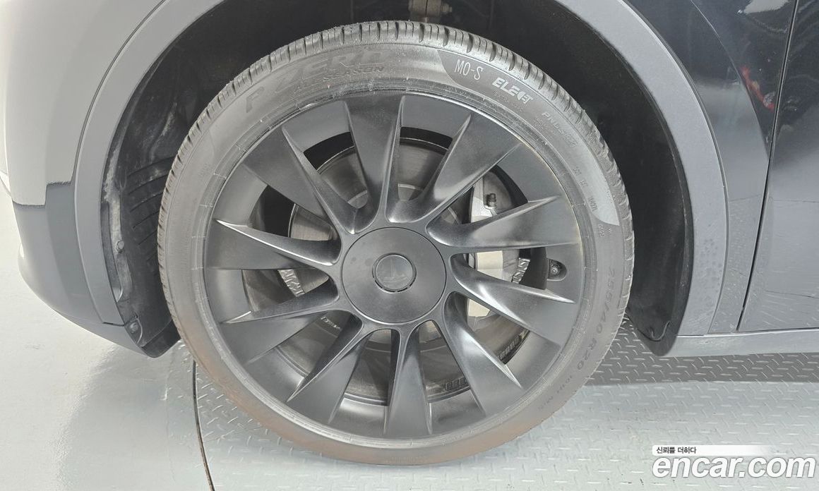 Tesla Model Y фото 5