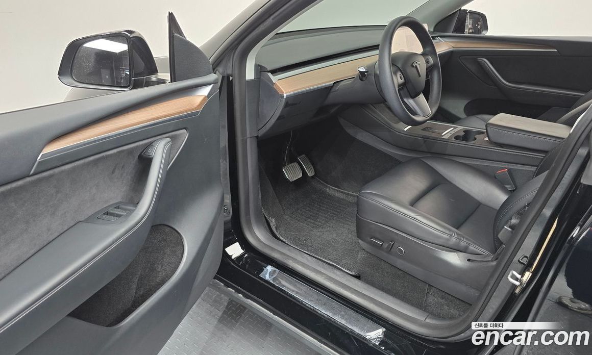 Tesla Model Y фото 10