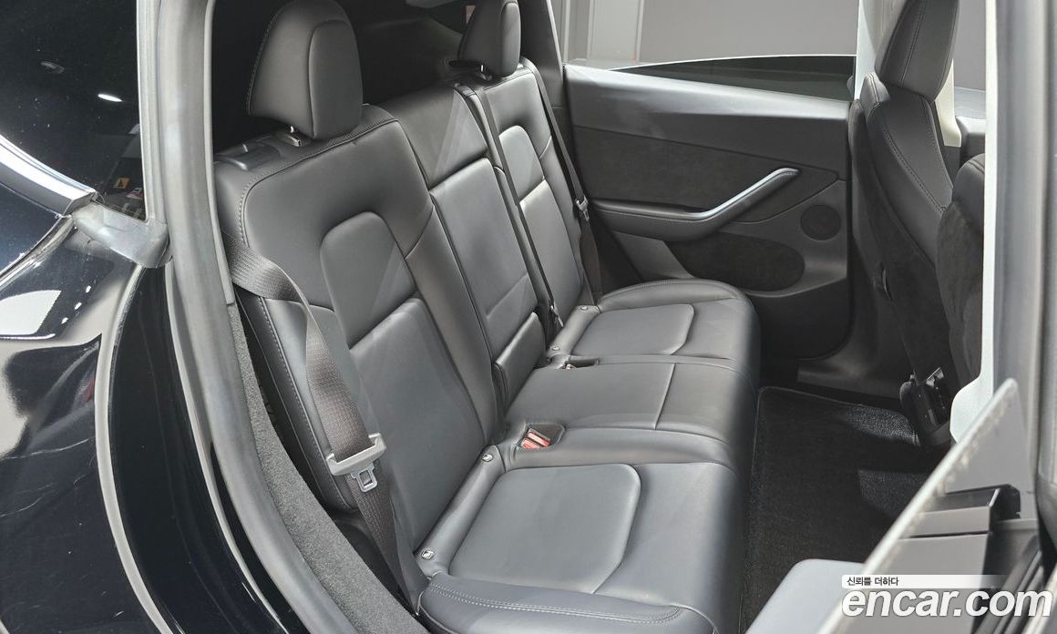 Tesla Model Y фото 12