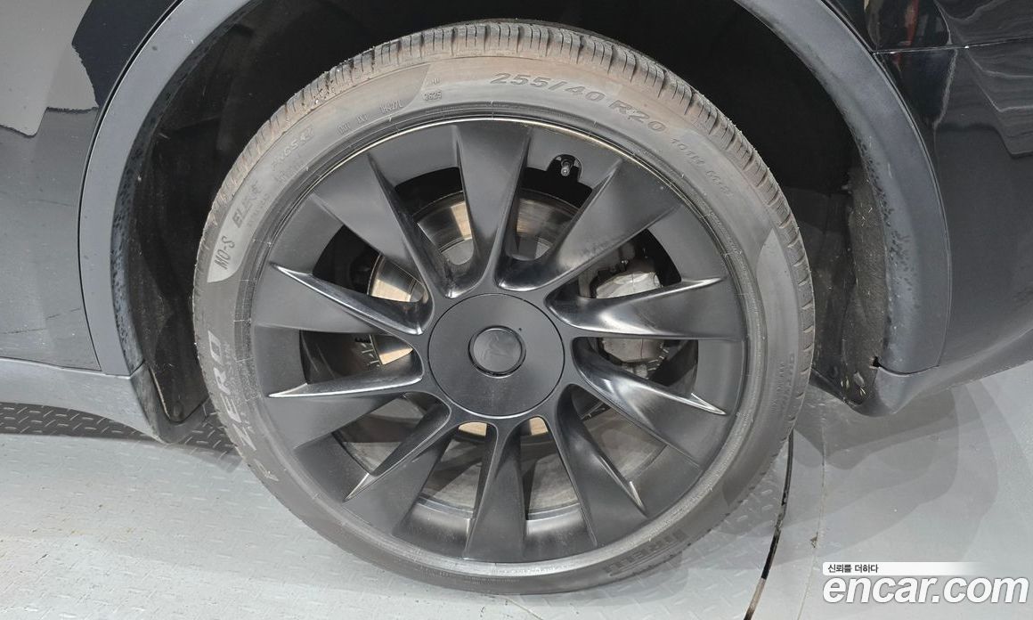 Tesla Model Y фото 21