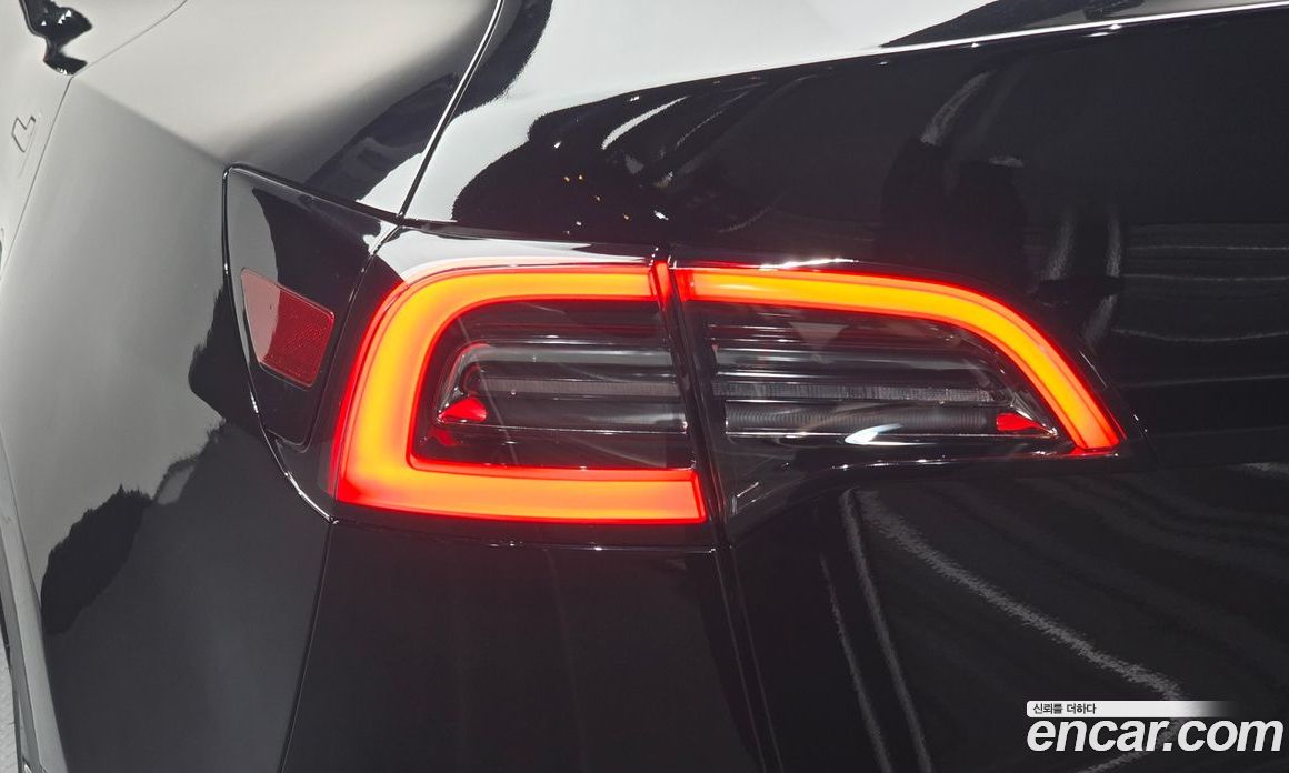 Tesla Model Y фото 23