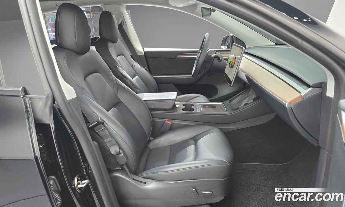 Tesla Model Y фото 26