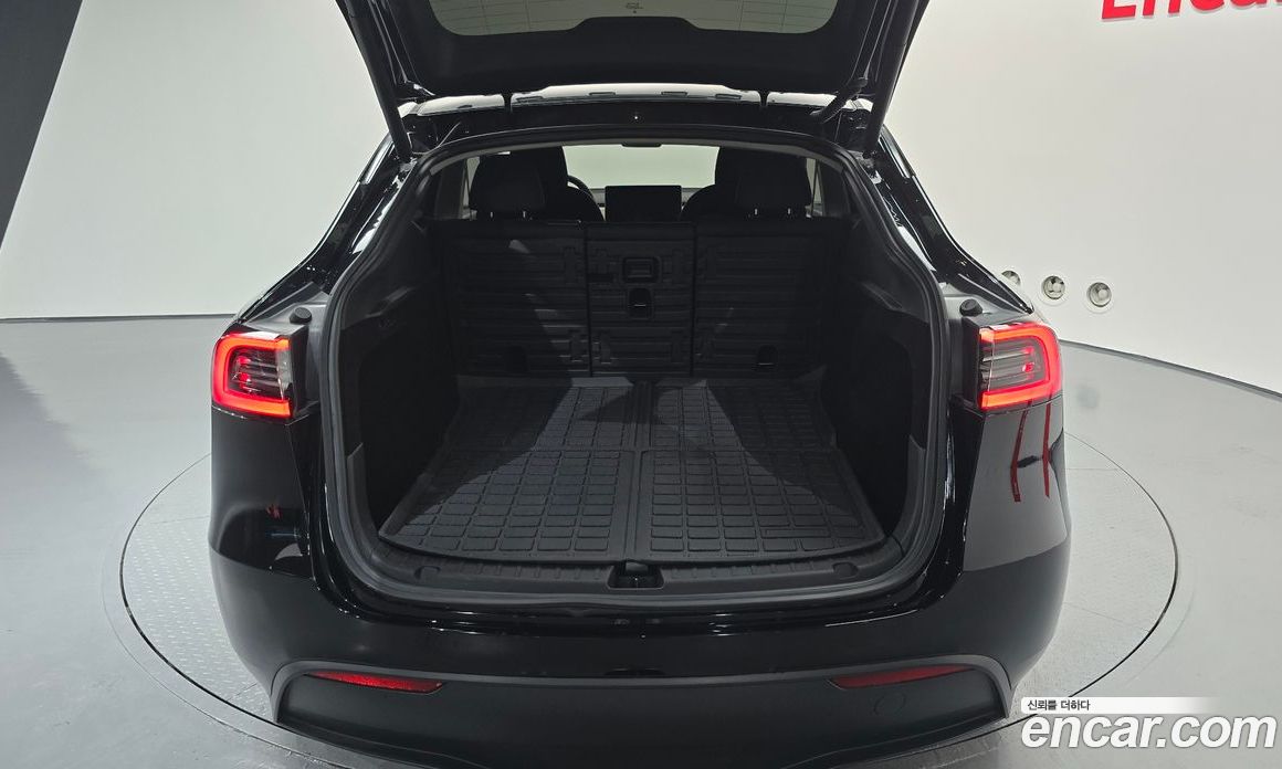 Tesla Model Y фото 30