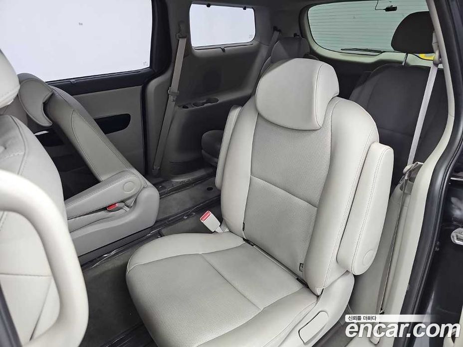 Kia Carnival 3rd Gen Restyling фото 12