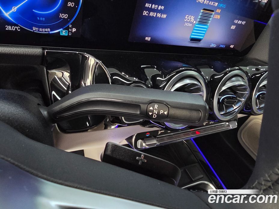 Mercedes-Benz EQA H243 фото 9