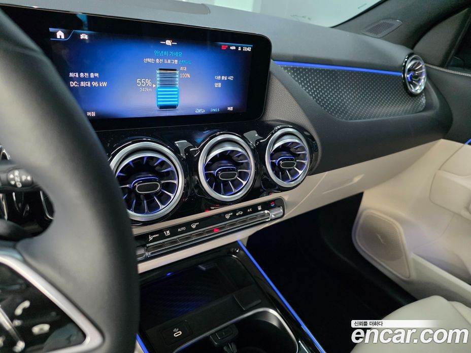 Mercedes-Benz EQA H243 фото 15