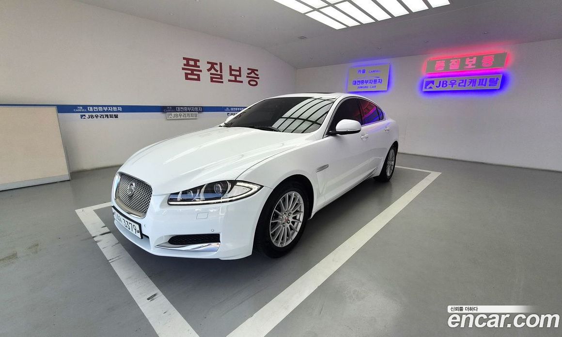 Jaguar XF New фото 2