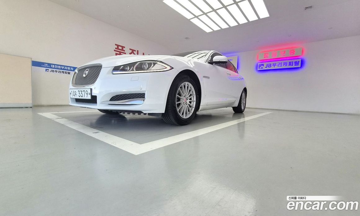 Jaguar XF New фото 3