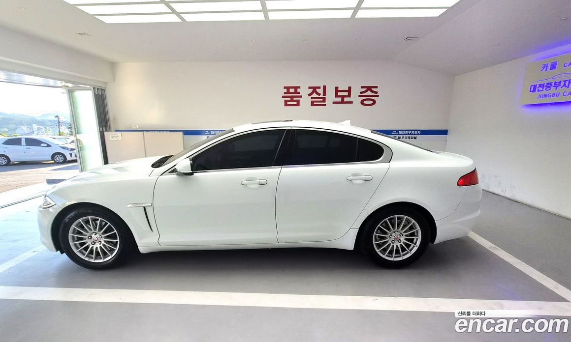Jaguar XF New фото 4