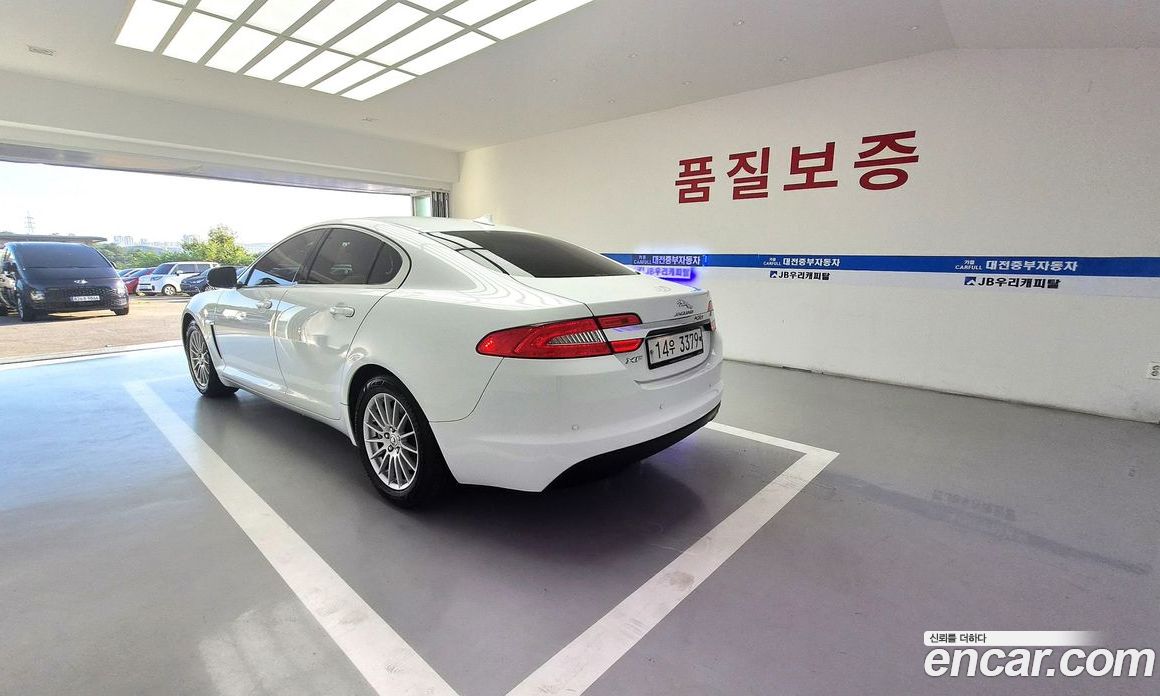 Jaguar XF New фото 5