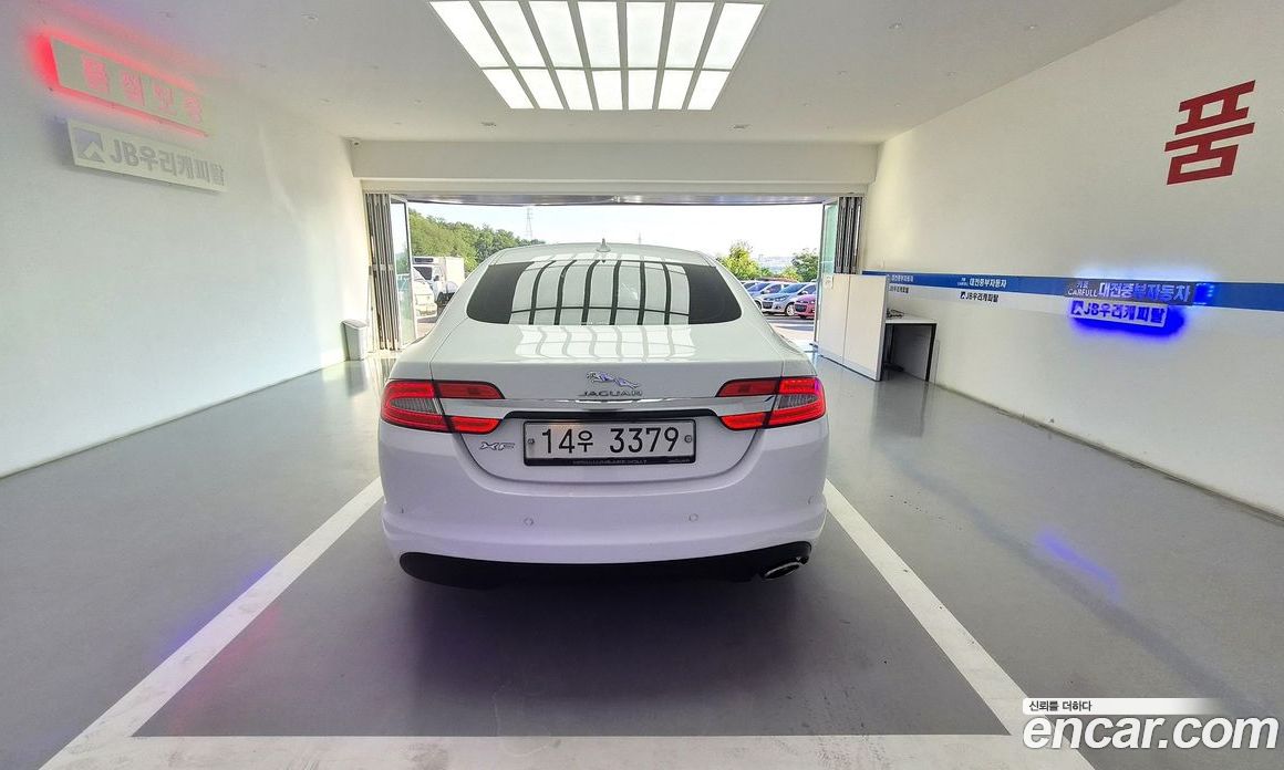 Jaguar XF New фото 6
