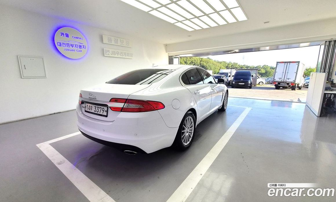 Jaguar XF New фото 7