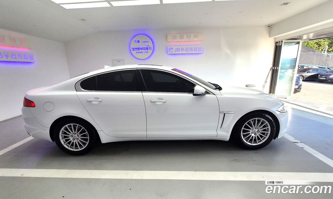 Jaguar XF New фото 8