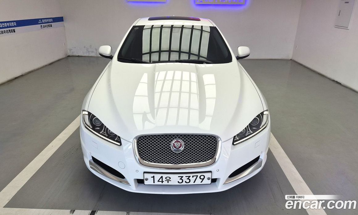 Jaguar XF New фото 10