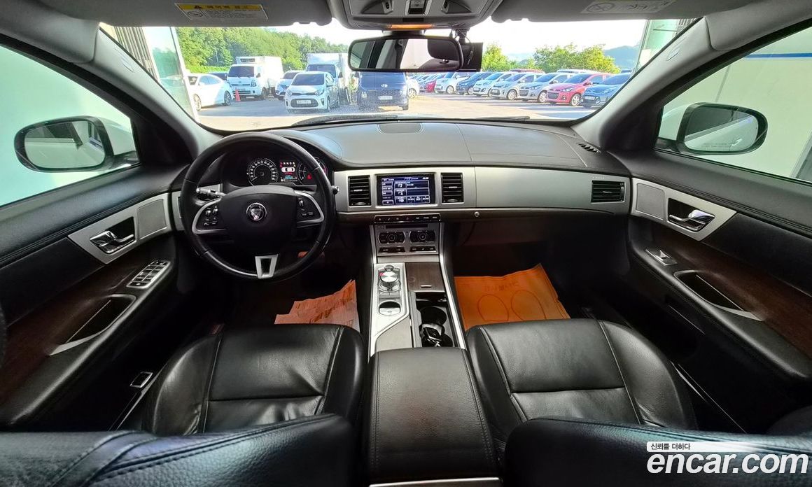 Jaguar XF New фото 18