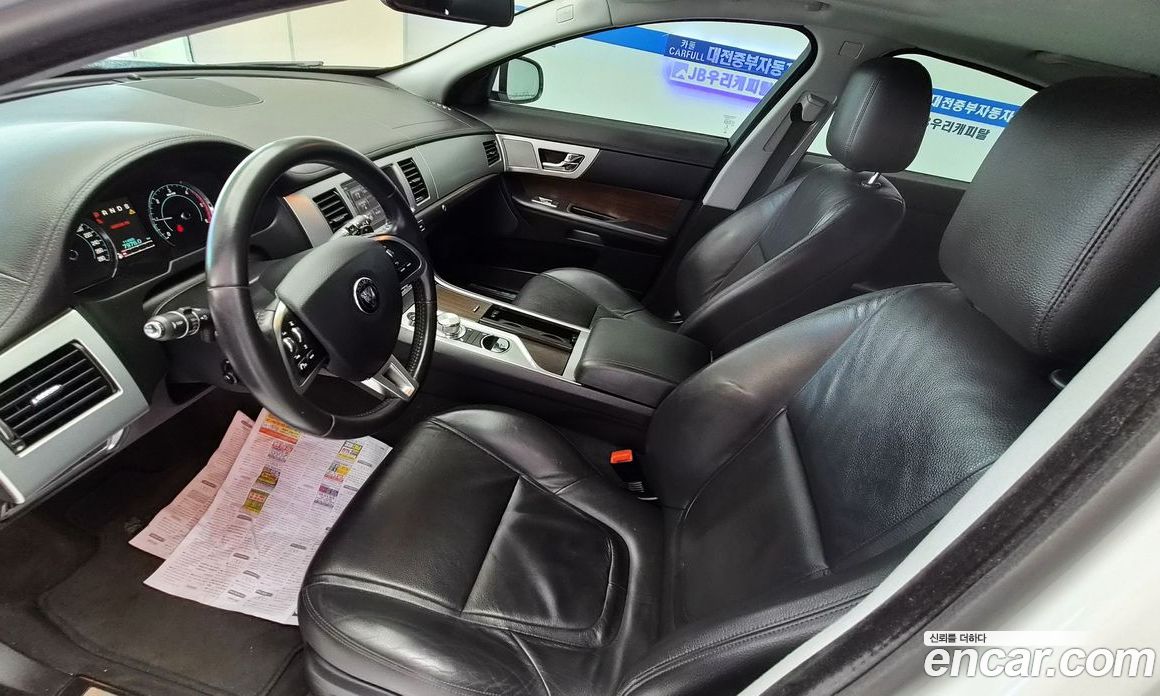 Jaguar XF New фото 19