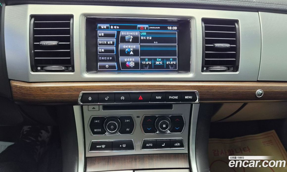 Jaguar XF New фото 20
