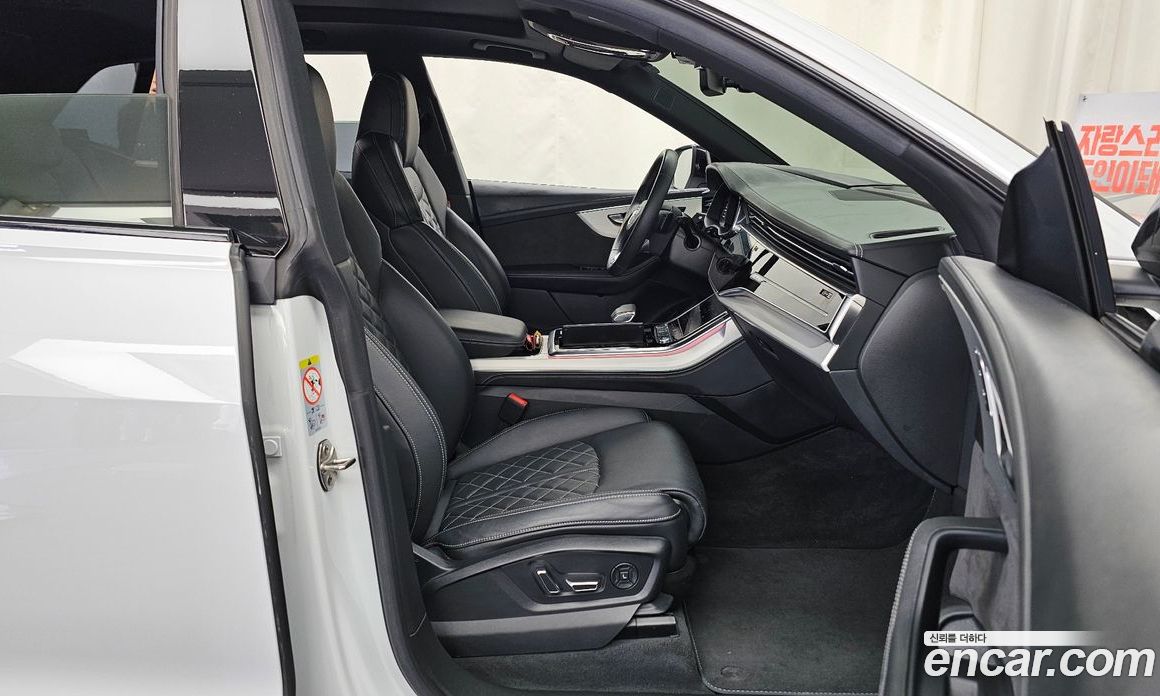 Audi Q8 (4M) фото 11