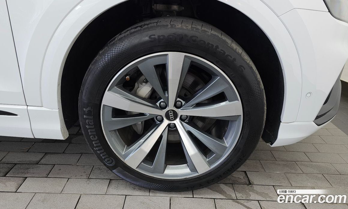 Audi Q8 (4M) фото 21