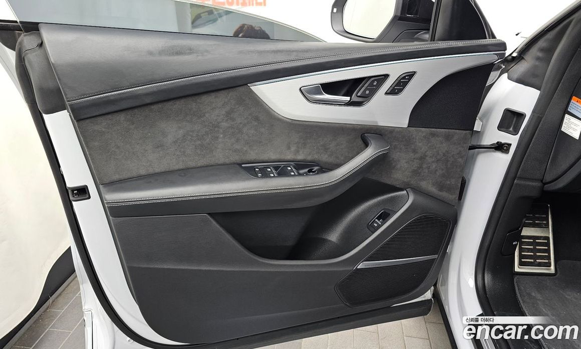 Audi Q8 (4M) фото 24
