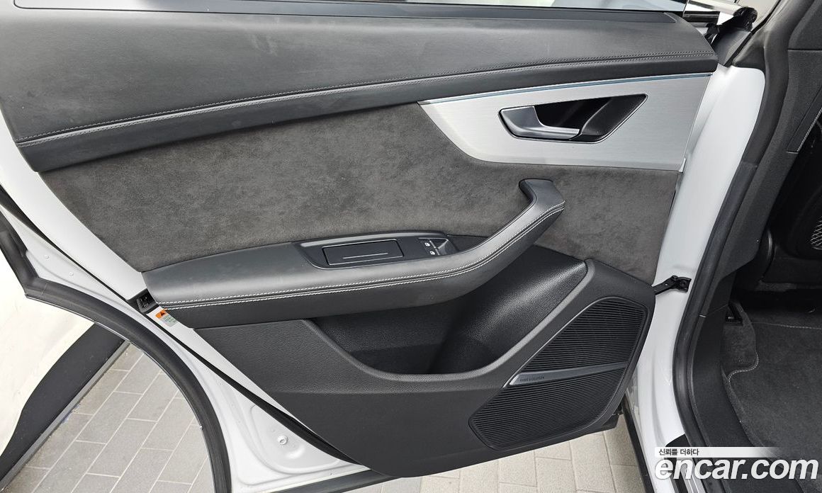 Audi Q8 (4M) фото 25