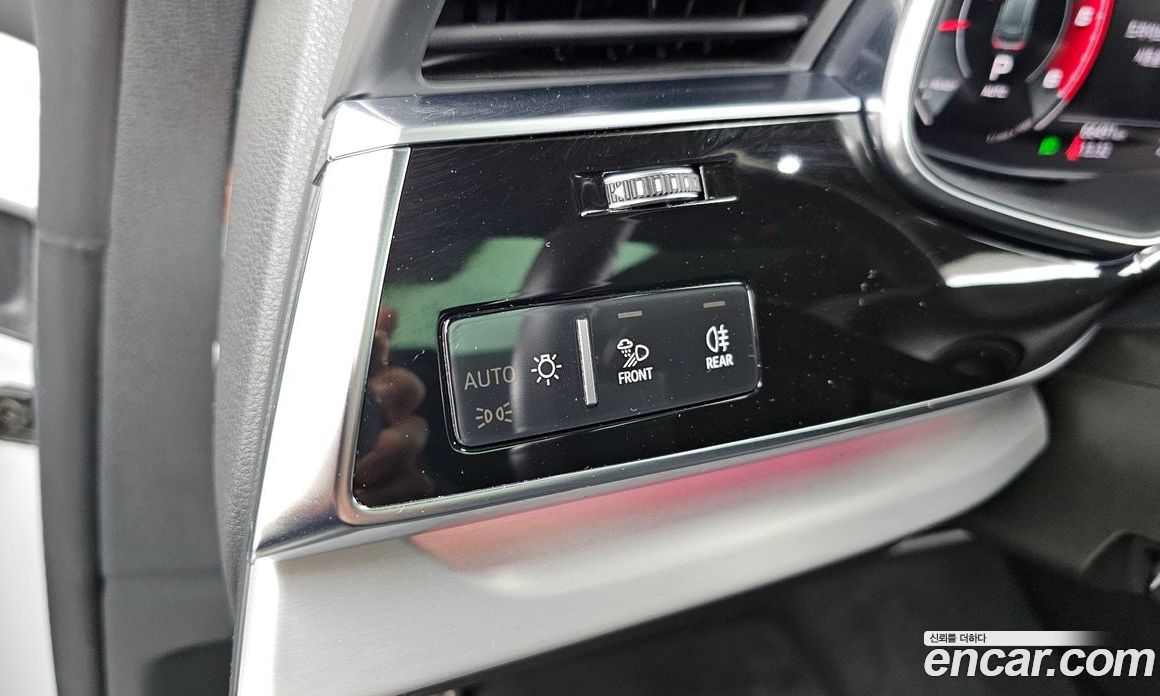 Audi Q8 (4M) фото 27
