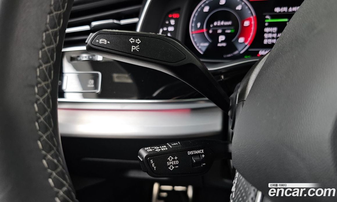 Audi Q8 (4M) фото 28