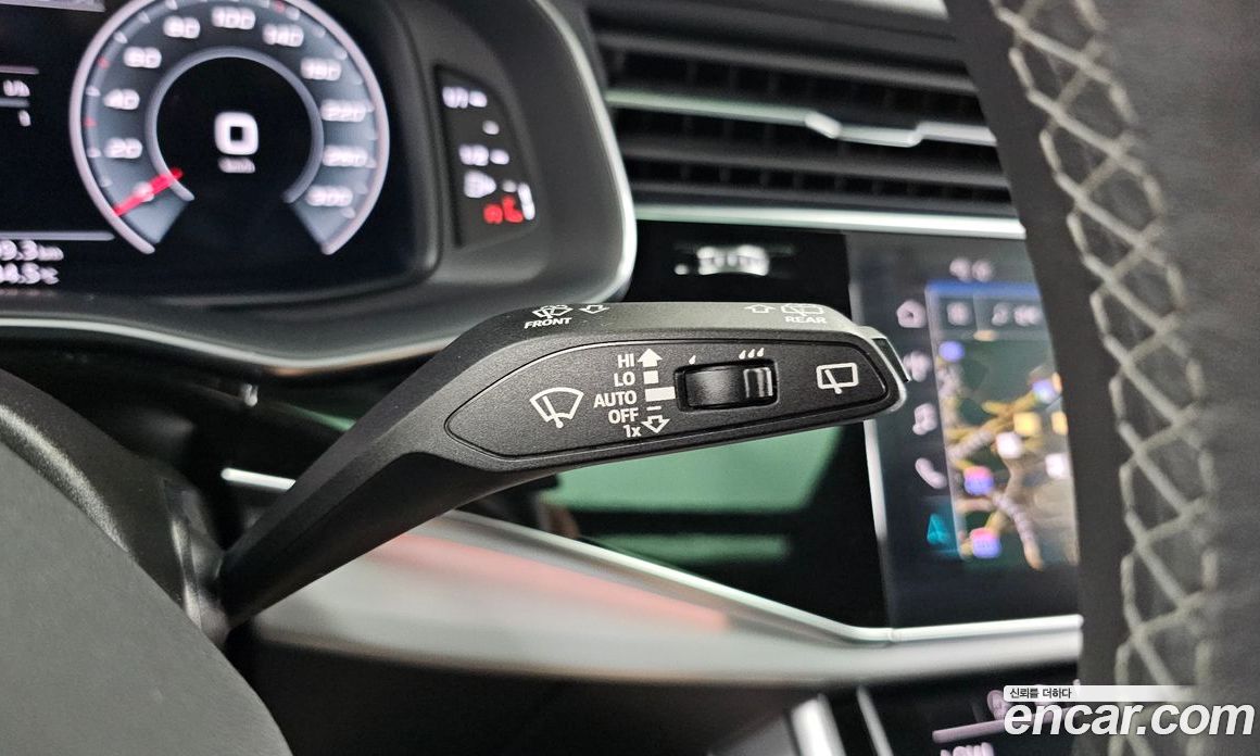 Audi Q8 (4M) фото 29