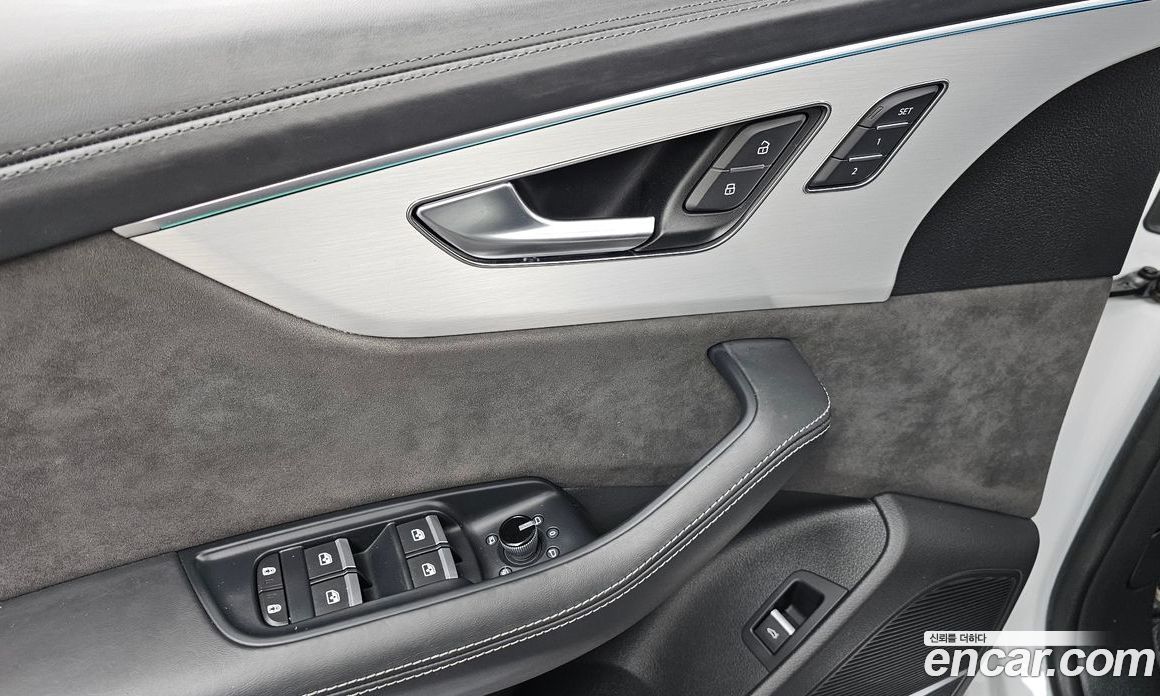 Audi Q8 (4M) фото 30