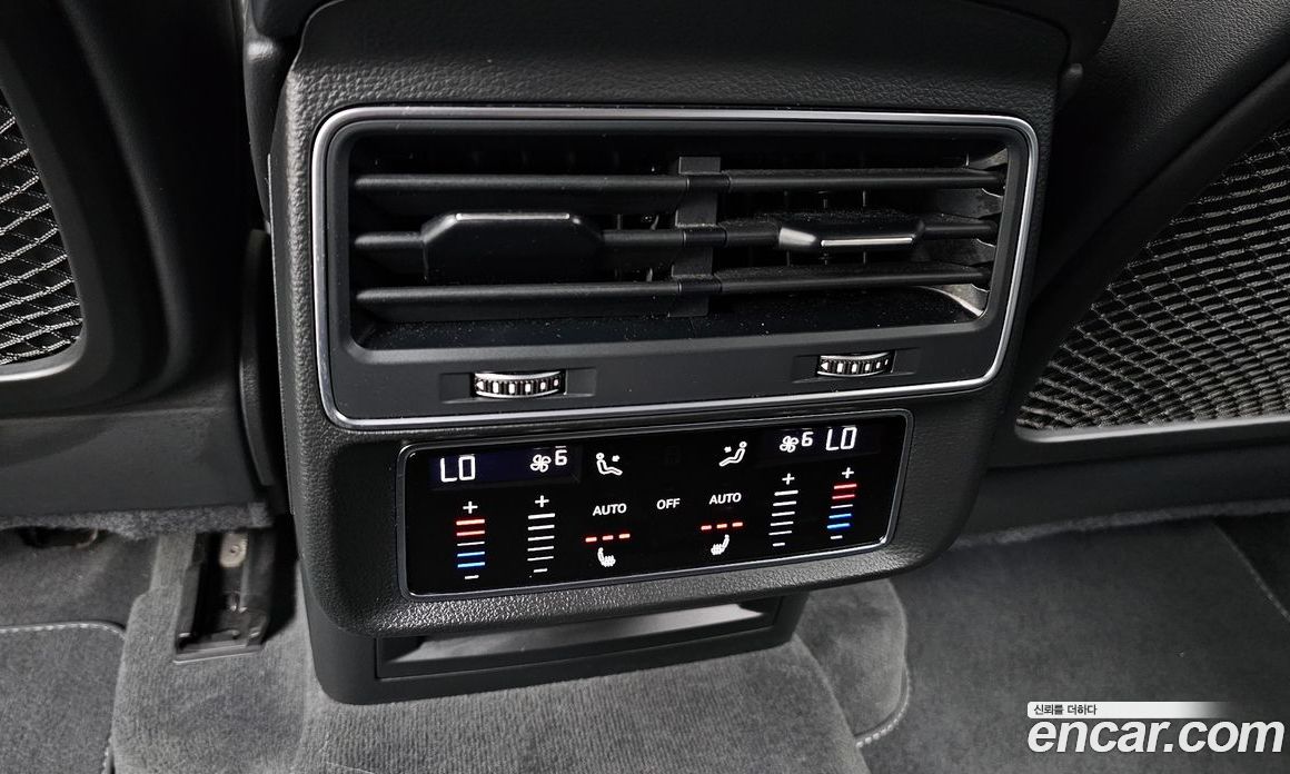 Audi Q8 (4M) фото 33