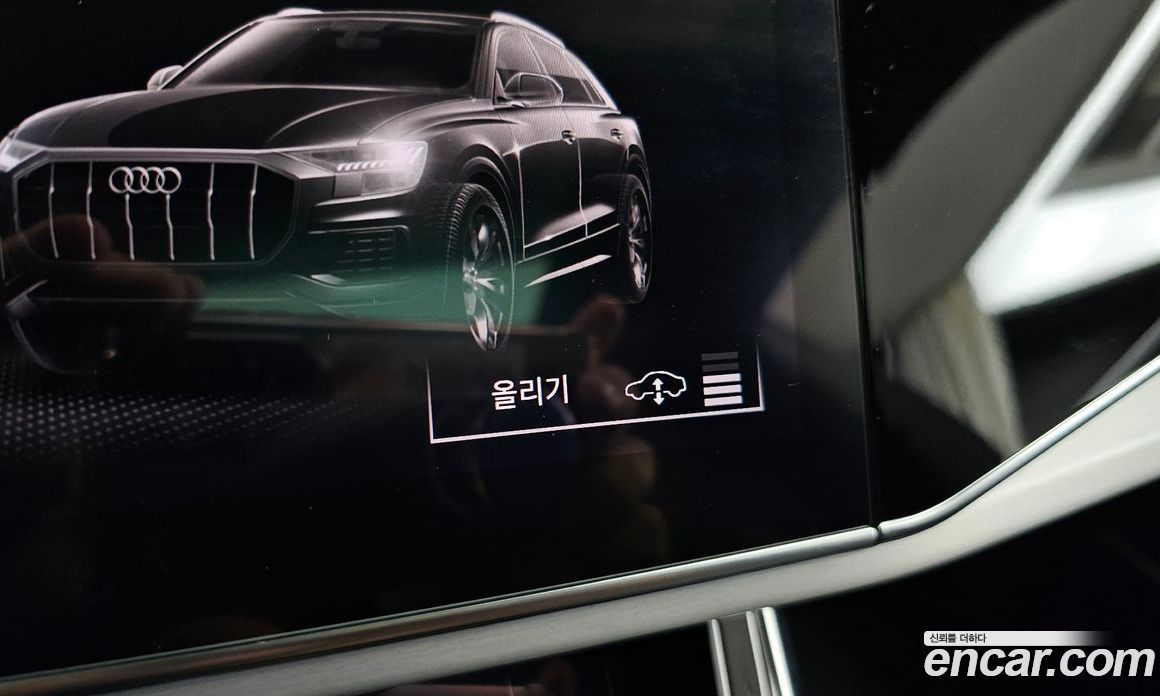 Audi Q8 (4M) фото 34