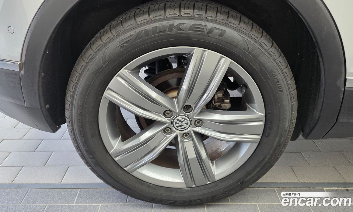 Volkswagen Tiguan 2nd Gen фото 5