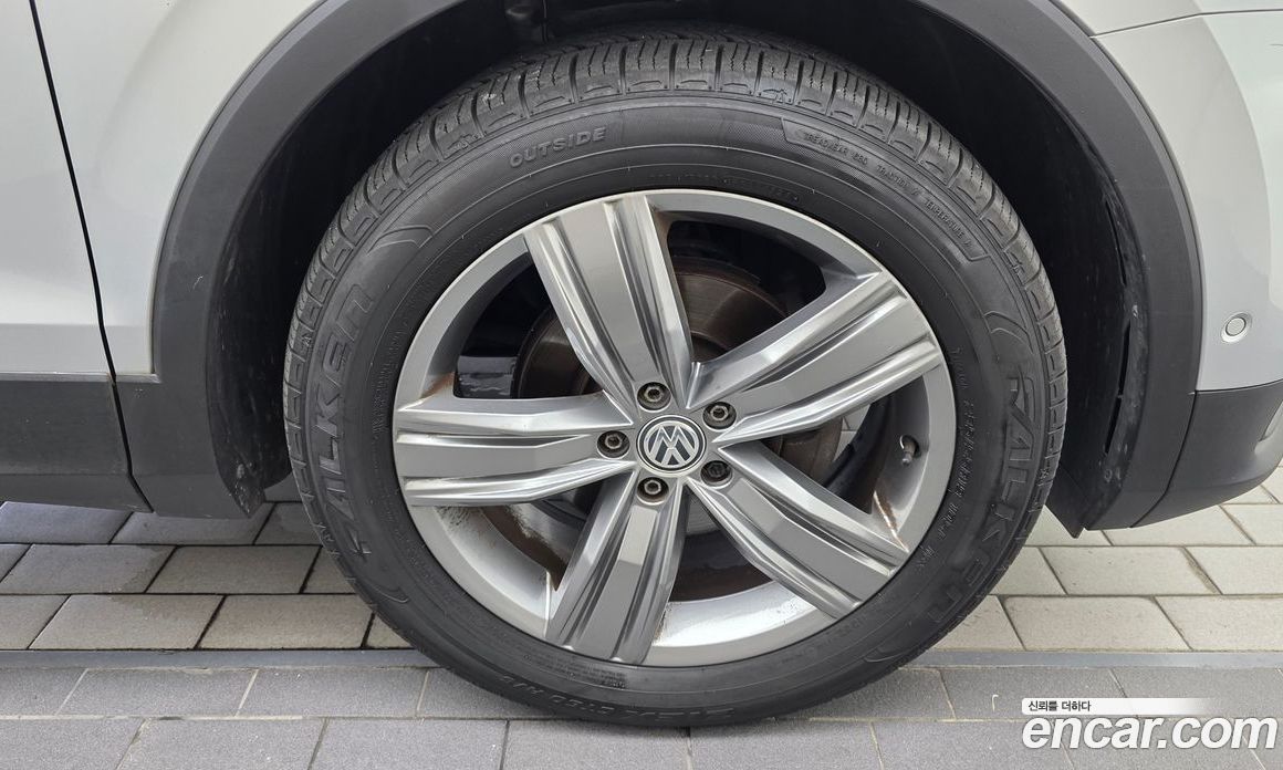 Volkswagen Tiguan 2nd Gen фото 21