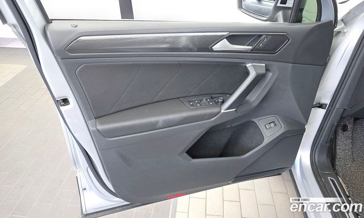 Volkswagen Tiguan 2nd Gen фото 24