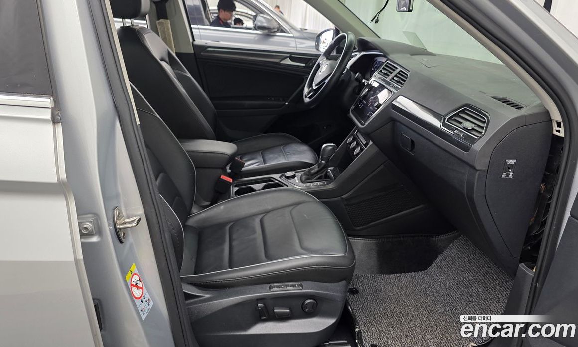Volkswagen Tiguan 2nd Gen фото 26
