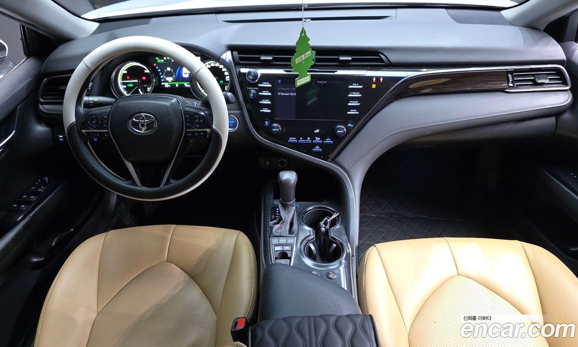 Toyota Camry (XV70) фото 7