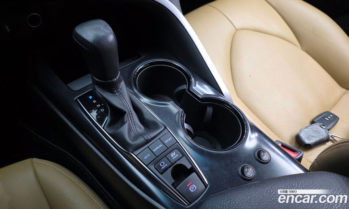 Toyota Camry (XV70) фото 9