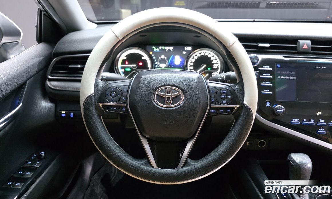 Toyota Camry (XV70) фото 13