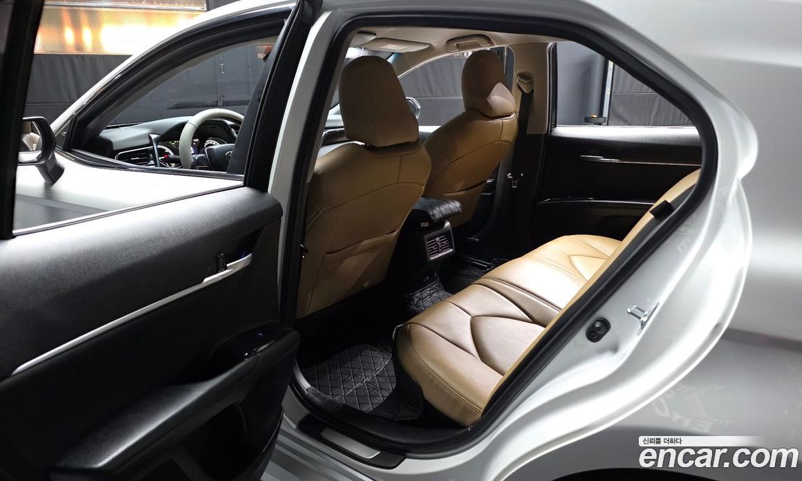 Toyota Camry (XV70) фото 26