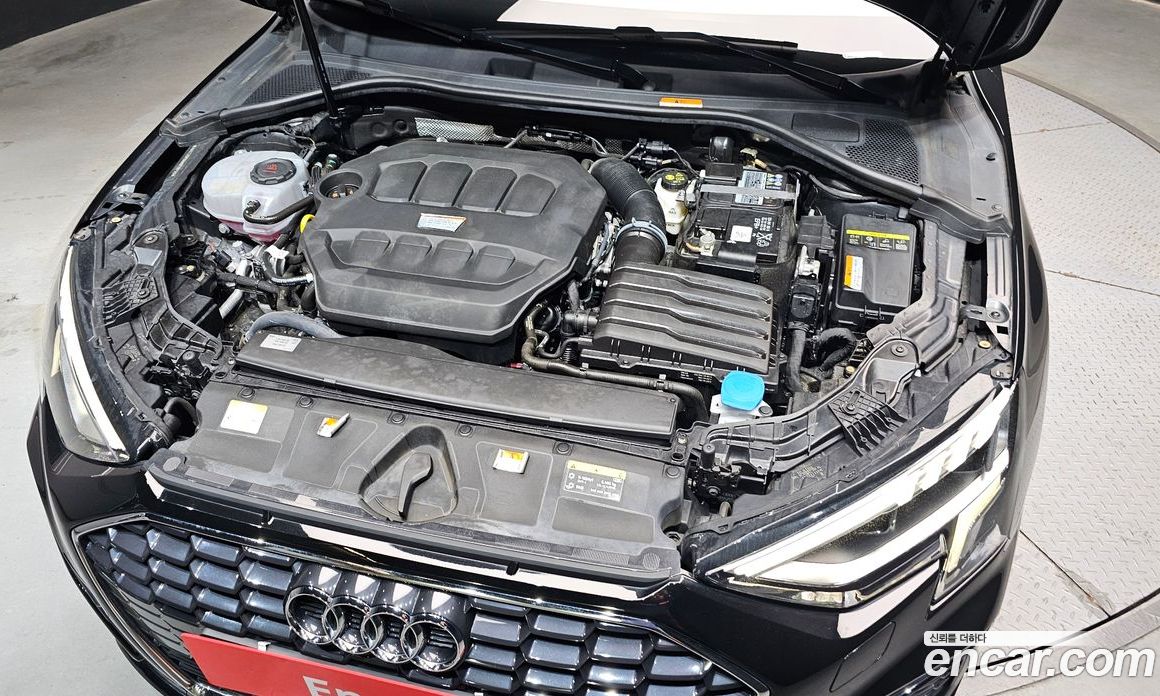 Audi A3 (8Y) фото 6