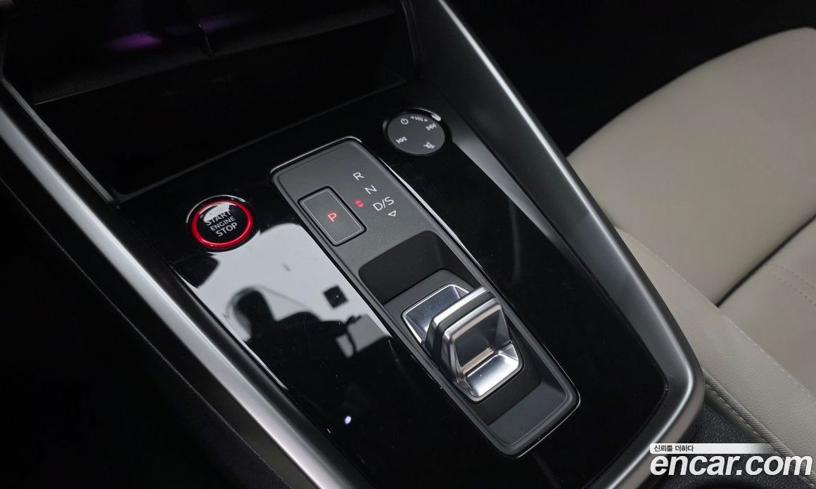 Audi A3 (8Y) фото 9