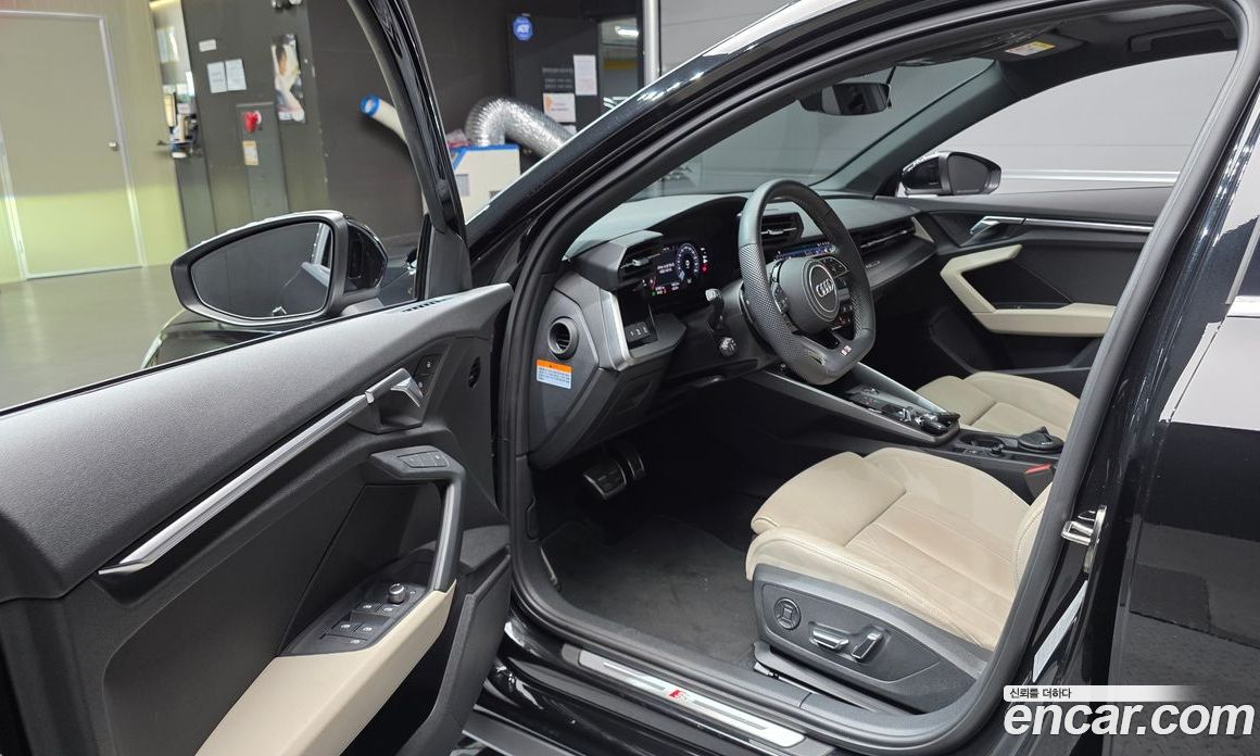 Audi A3 (8Y) фото 10