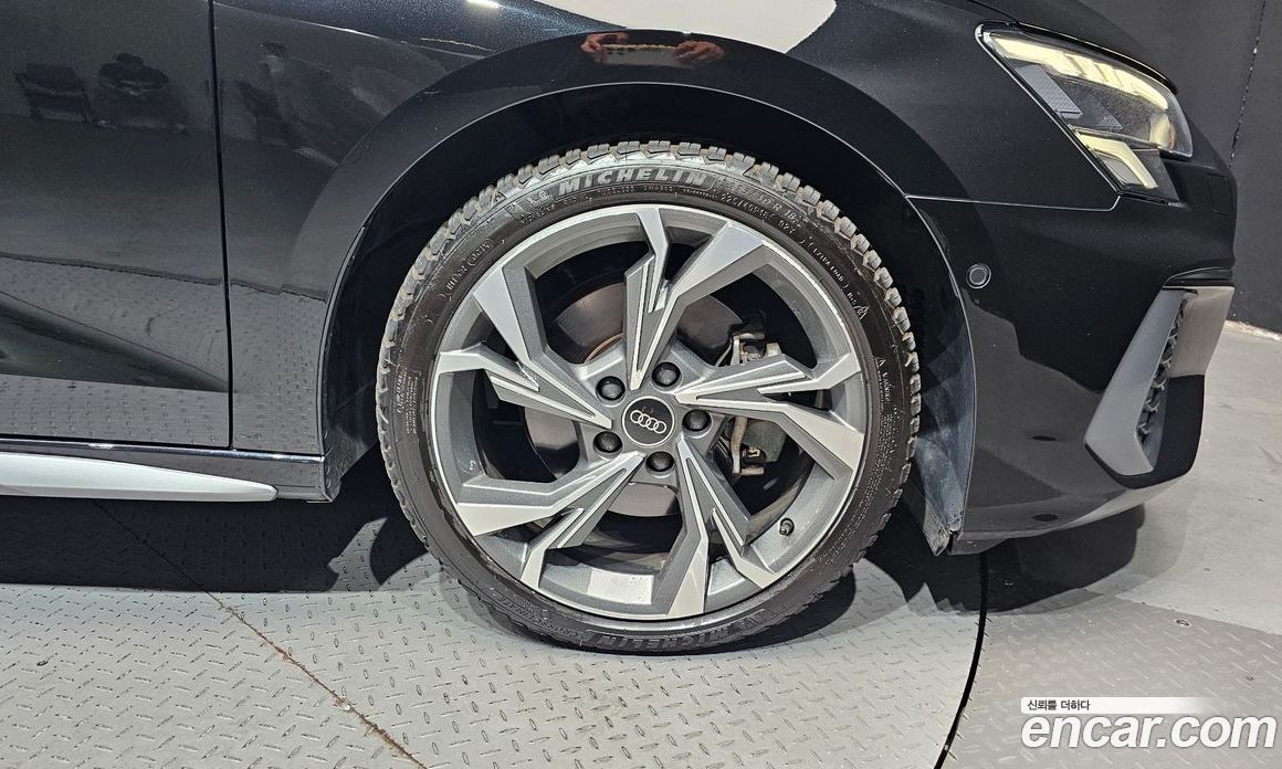 Audi A3 (8Y) фото 21