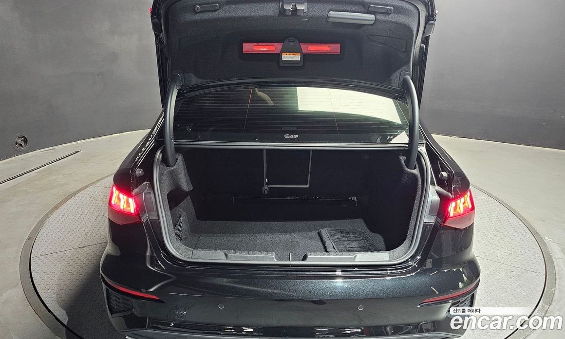 Audi A3 (8Y) фото 30